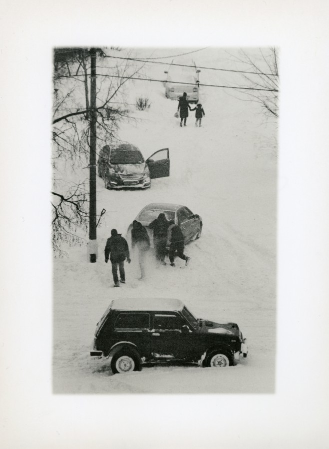 Cars_Snow_People001