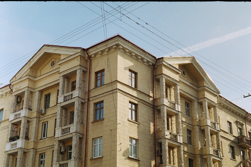 y_eb0903de