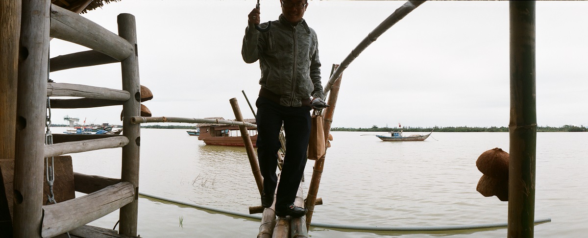 2014-01-18-Passenger-on-the-Bridge-Ancient-House-River
