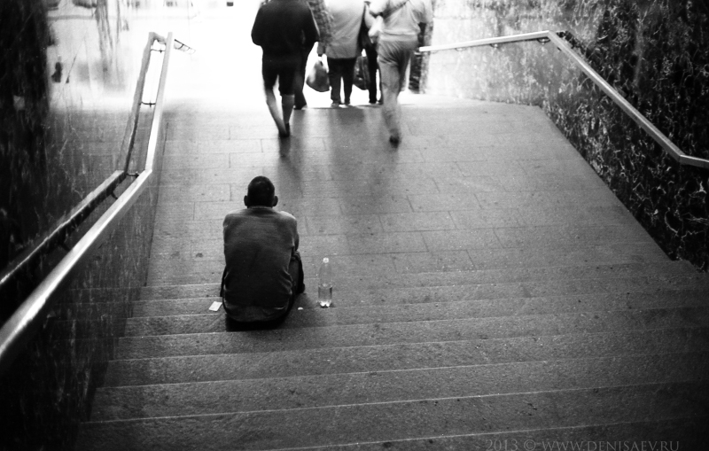Man_on_steps_kursky_PAN100