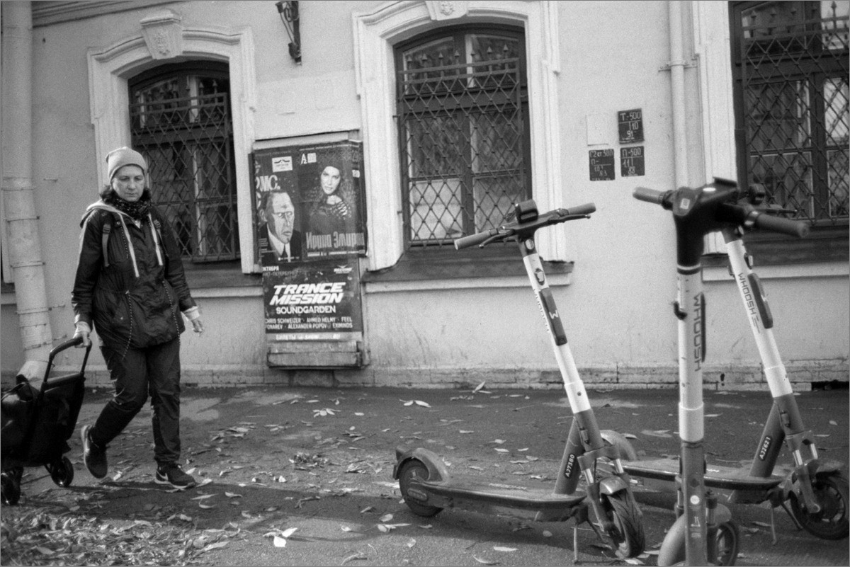 knn_YashicaElectro35CC_YashinonDX35mm1_8_2023_18_SvemaKN-2_02_1975_iso25_2_1200
