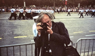 1989-paris-william-klein-sur-les-champs-elysees-1-jacques-revon.jpg