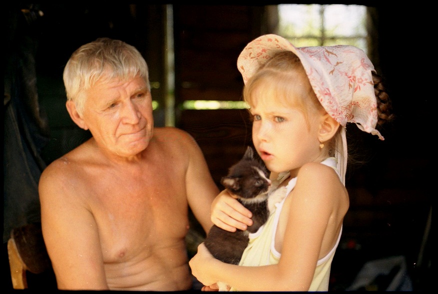Русская внучка соблазняет. Дедушка с внучкой в БПНИ.