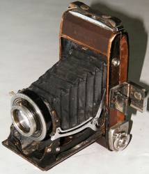 512px-MOSKVA-1_KMZ_camera_from_Evgeniy_Okolov_collection_1.JPG